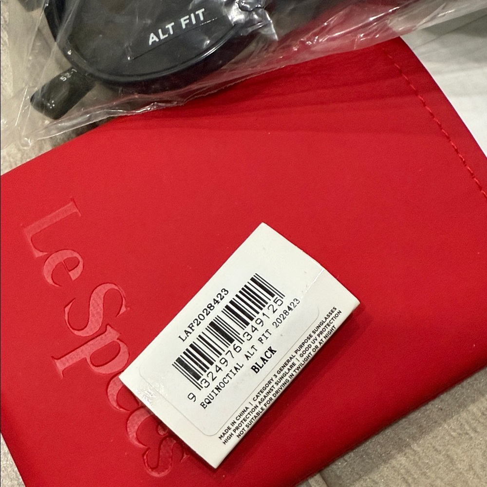 Le Specs Black Round Sunglasses with Red Case - Picture 5 of 5